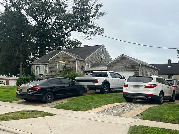 2nd image of 142 Manor Ave
