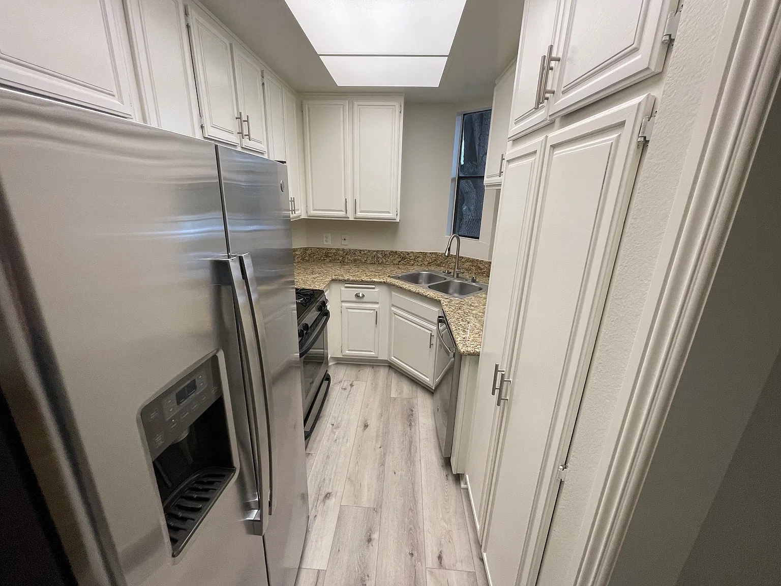 2 bed, 2.5 bath, 1200 sqft, $3,995 — Photo 4