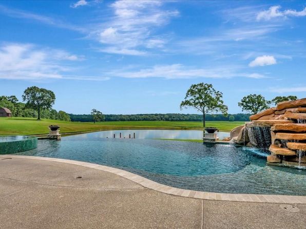 1811 Caspers Cove Rd, Lufkin, TX 75904