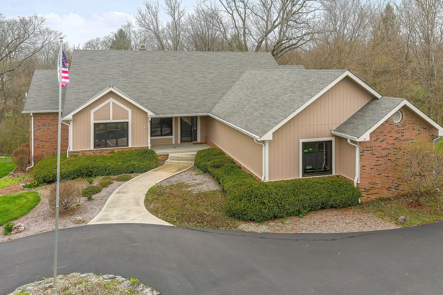 6716 Thoroughbred Dr photo 1