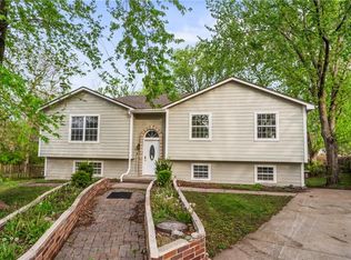 318 SE Bent Tree Dr, Blue Springs, MO 64014