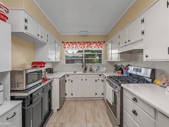 3rd image of 770 Randy Ln