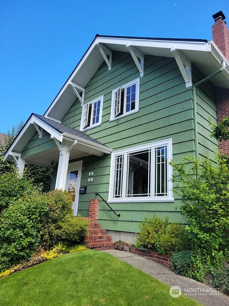 1111 N E Street photo 1