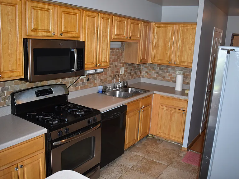 3000 Bayside Dr — Photo 6