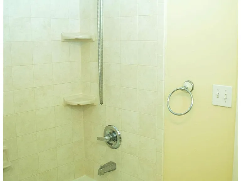 604 W 6th Ave — Photo 4