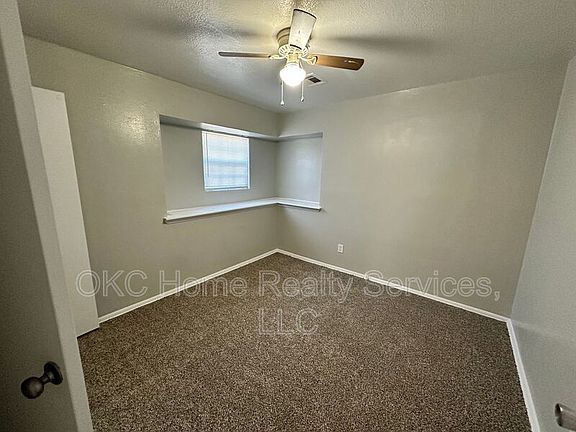 3rd image of 3024 SW 65th Pl