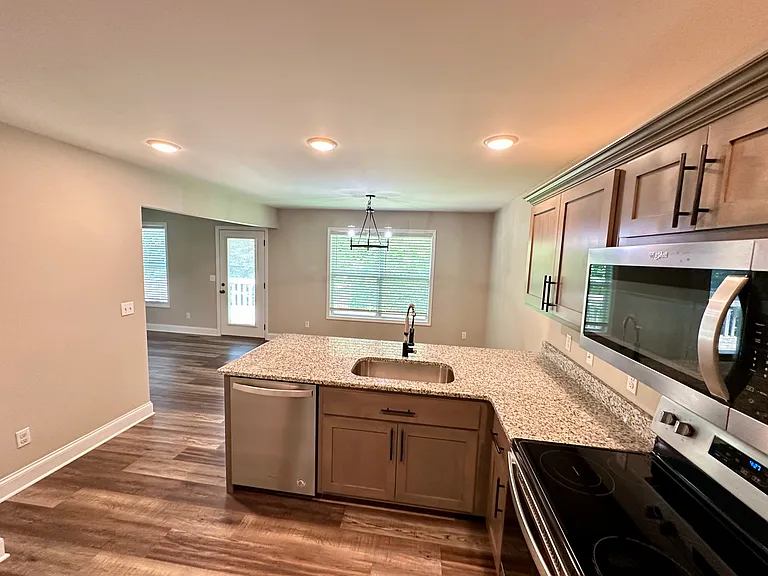 1729 White Rd — Photo 7