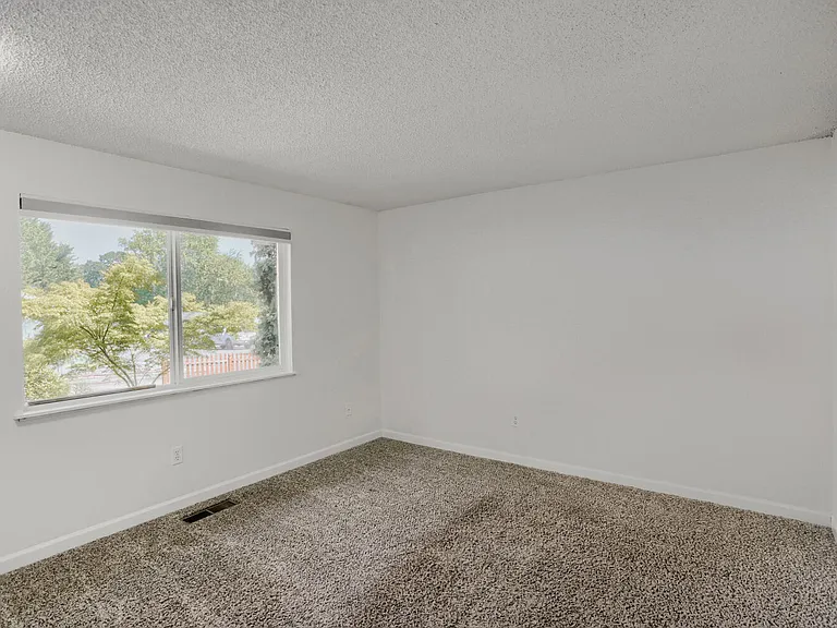 17965 SW Vincent St — Photo 8