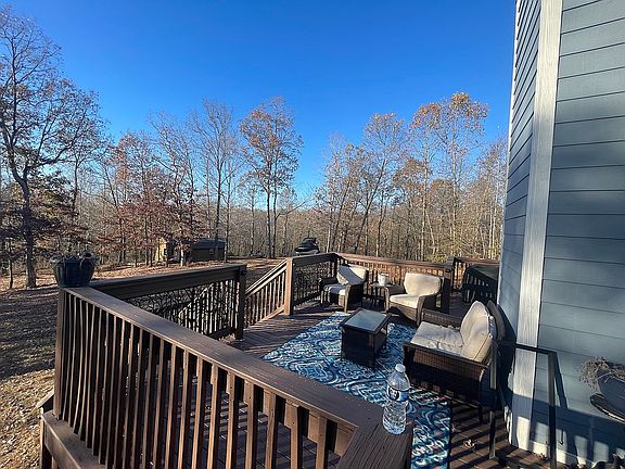 3rd image of 39 Eaglelook Ct