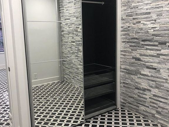 4th image of 510 E 5th St APT 4