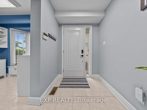 2nd image of 1044 Arrowhead Pl