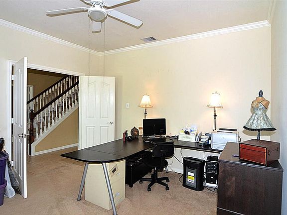 4th image of 385 Hyland Ln