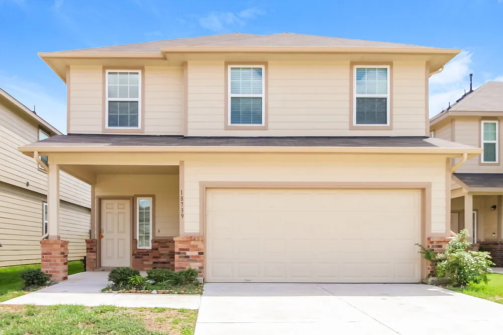 4 bed, 2.5 bath, 2410 sqft, $2,100 — Photo 1