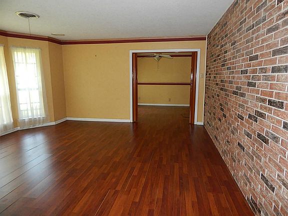 4th image of 701 Brentwood Dr