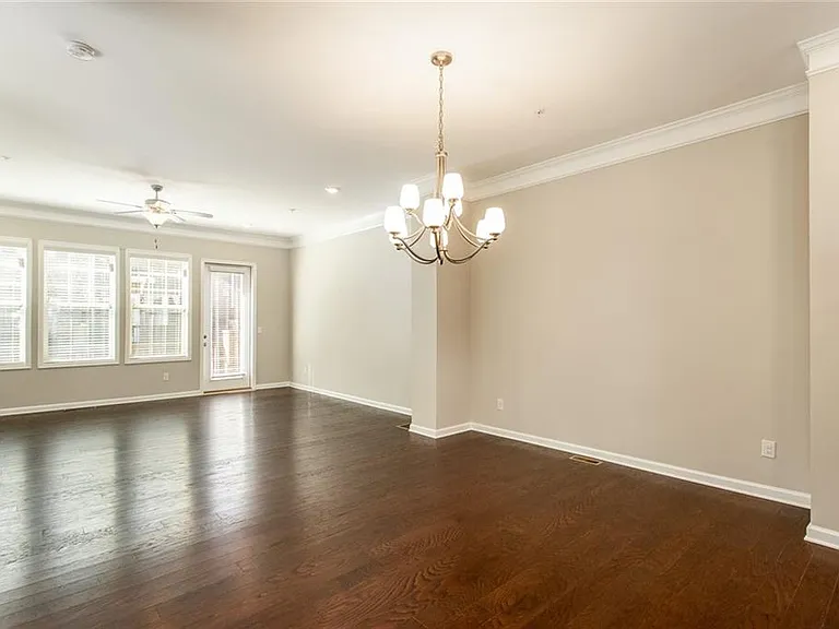 335 Beacons Pl — Photo 14