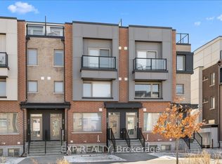 808 Mikinak Rd, Ottawa, ON K1K 5A5