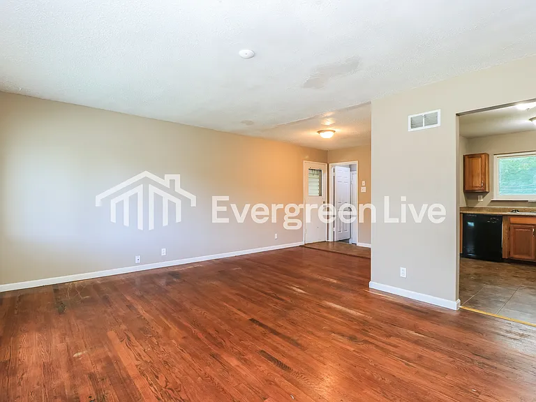 8366 Gladys Dr — Photo 4