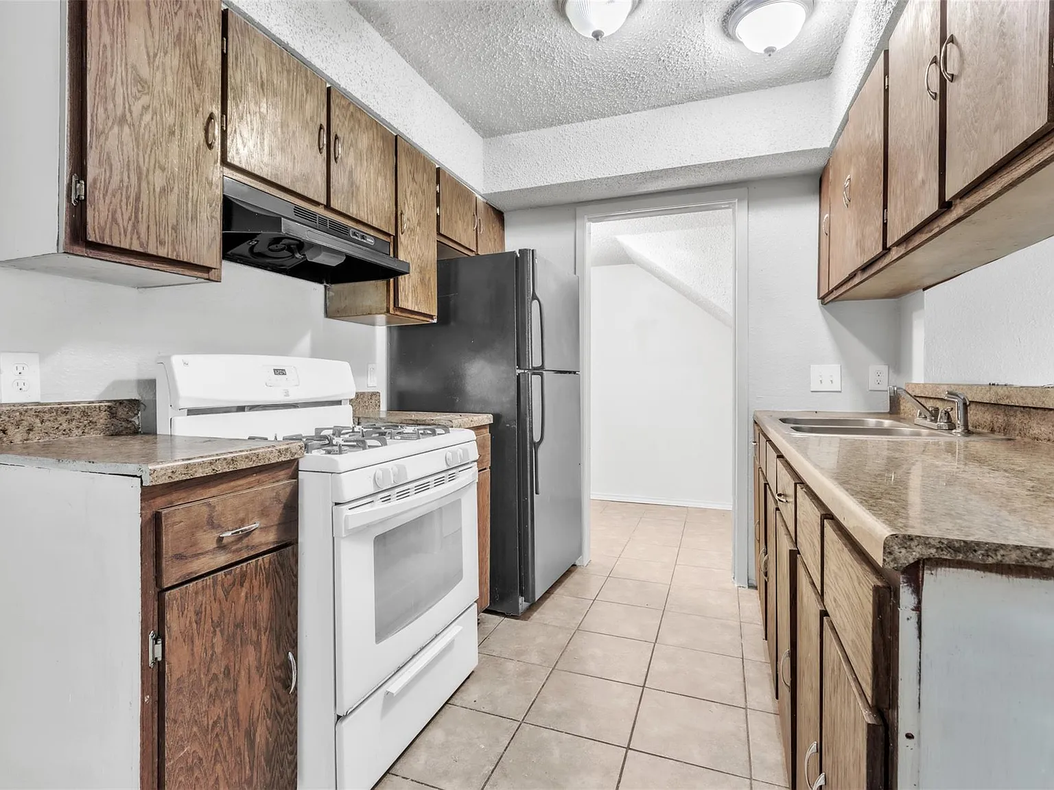 2 bed, 1.5 bath, 800 sqft, $1,100 — Photo 3