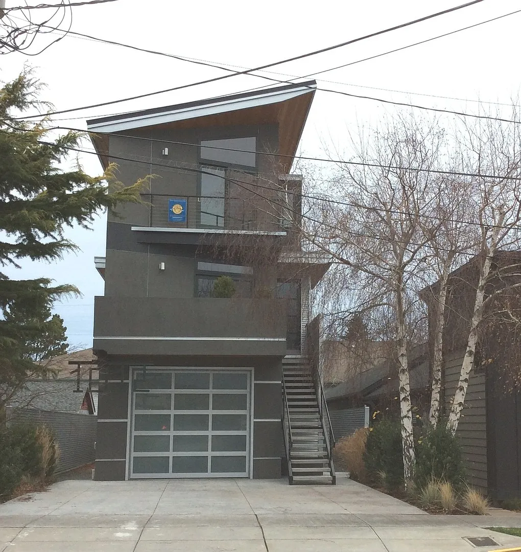 1012 22nd St #A — Photo 2
