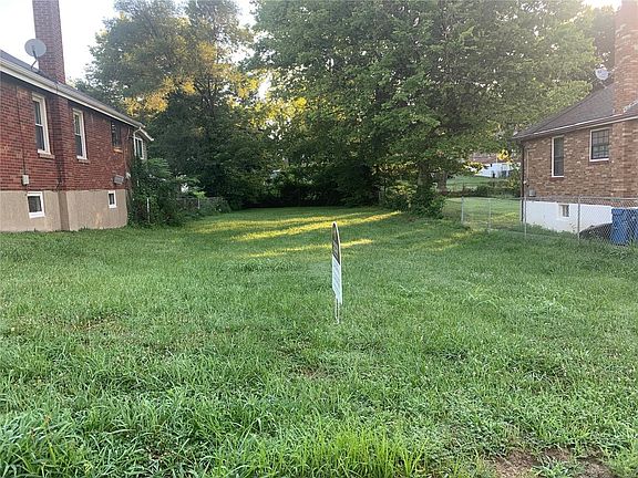 3rd image of 6923 Glenmore Ave
