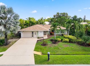 1107 SE Cambridge Dr, Port Saint Lucie, FL 34952