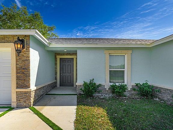 3rd image of 2372 SE Maslan Avenue