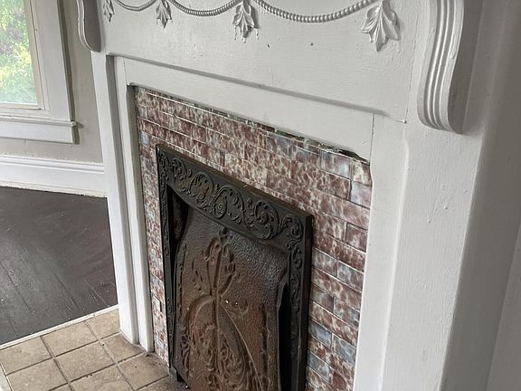 3rd image of 202 W 8th St