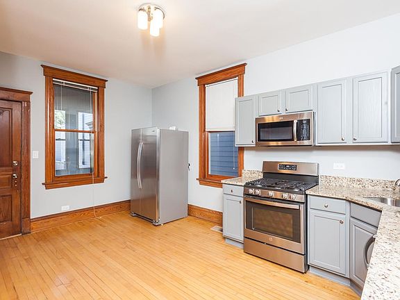 4th image of 1526 W Wellington Ave #1