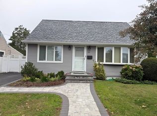 60 Vincent Rd, Hicksville, NY 11801