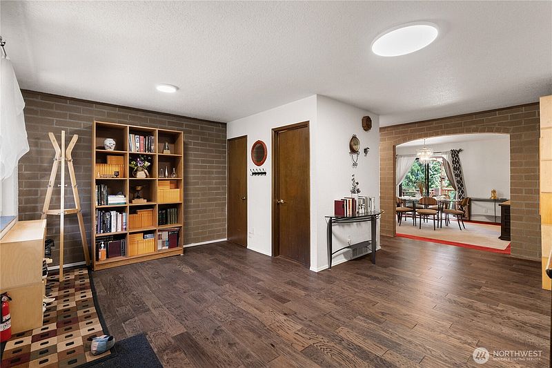 4th image of 16058 36th Avenue NE
