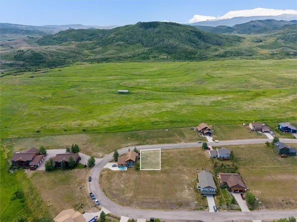124 Oak Ridge Cir, Oak Creek, CO 80467