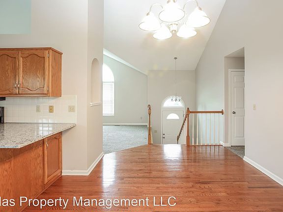 5th image of 525 Taylor Dr
