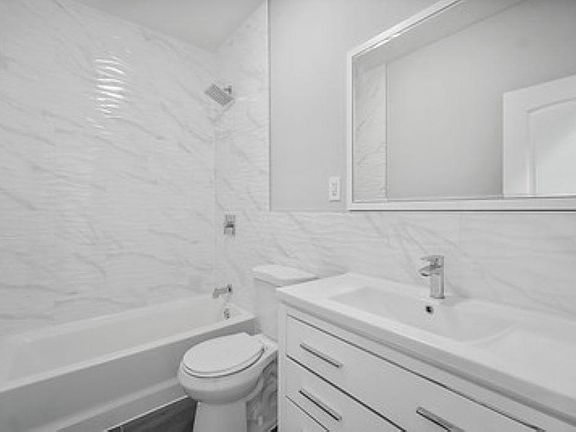 3rd image of 837 E 231st St
