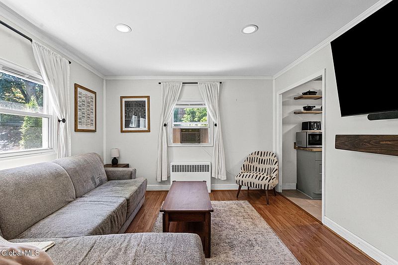 3rd image of 24 Westlyn Court