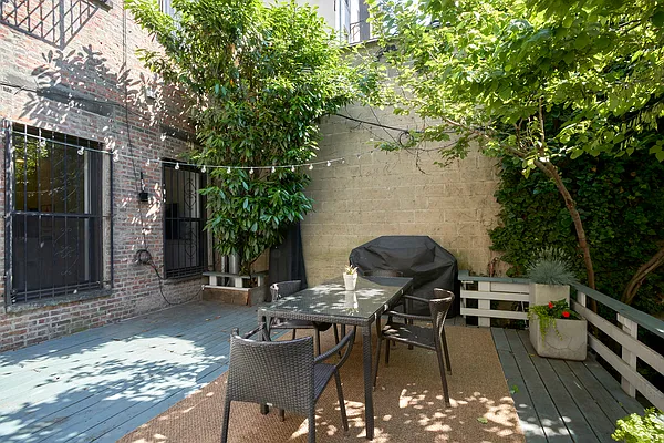 Sold by Compass | media 26