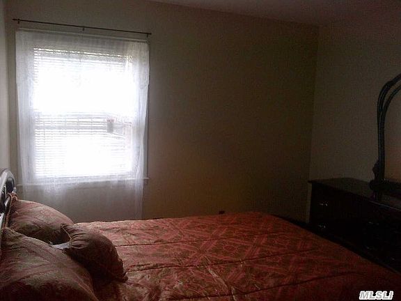 5th image of 10425 142nd St