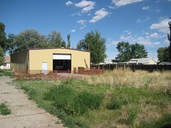 4th image of 1017 N Highway 20