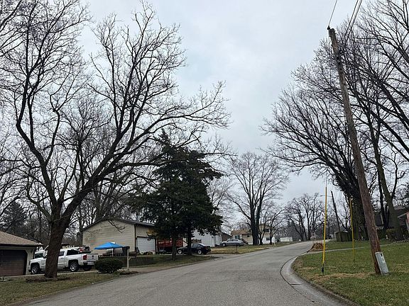 4th image of 8 Brown Dr