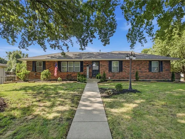 801 E 14th St, Oak Grove, MO 64075