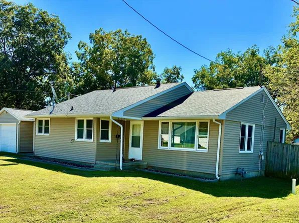 304 W Rudolph St, Crossville, IL 62827