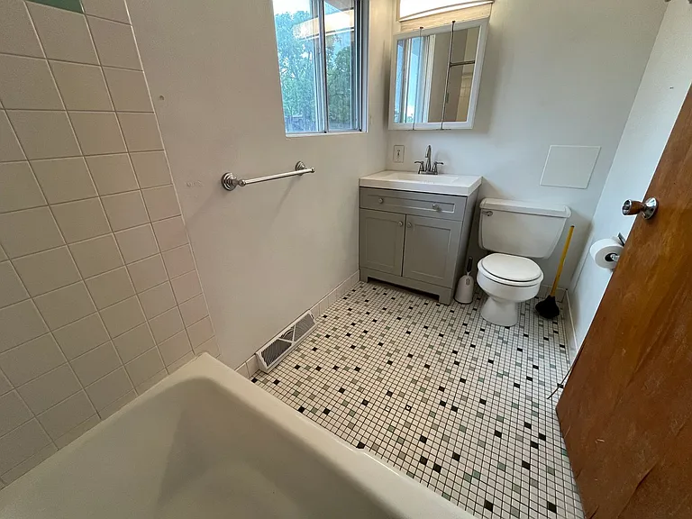1236 Jackson St — Photo 7