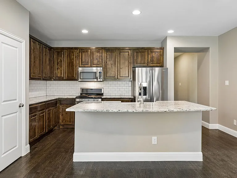 15424 Bluffdale Dr — Photo 7