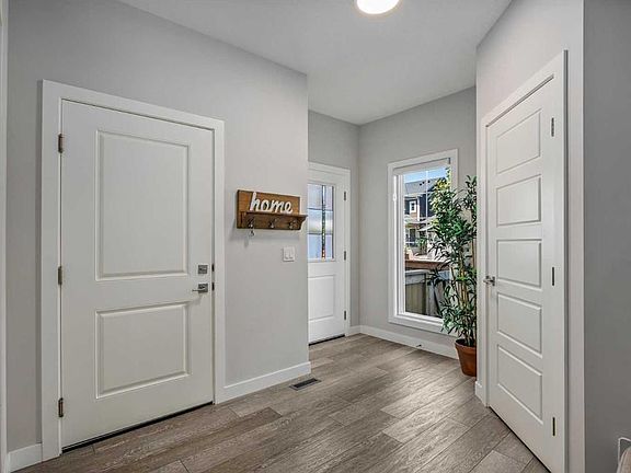 4th image of 225 W Buckskin Way