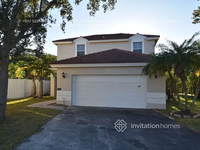 1900 NW 193rd Ave — Photo 2
