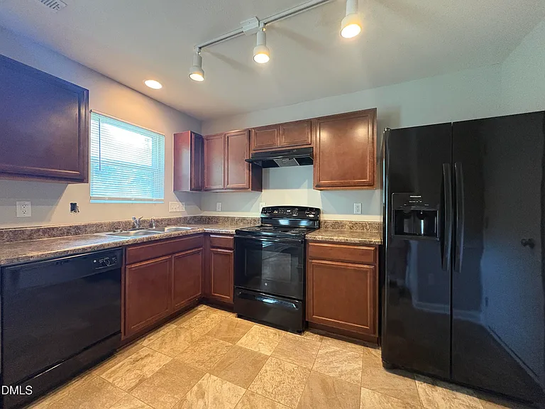 1444 Tamarino Dr — Photo 5