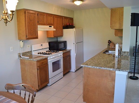 4th image of 250 E Shagbark Ln
