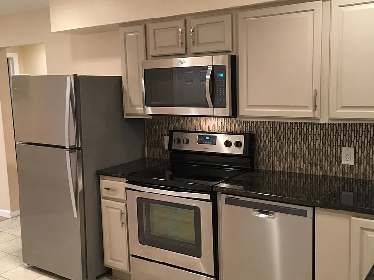 Valley View Dr — Photo 3