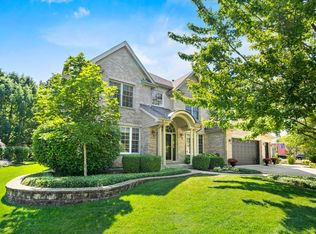 845 Edgewood Dr, Sugar Grove, IL 60554