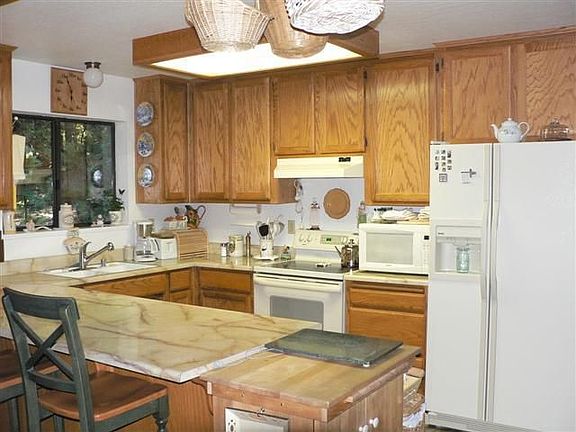 Lot's of Storage in this lovely Kitchen with Dining Bar