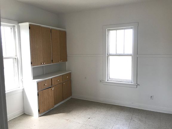 4th image of 9516 S Avenue M #1